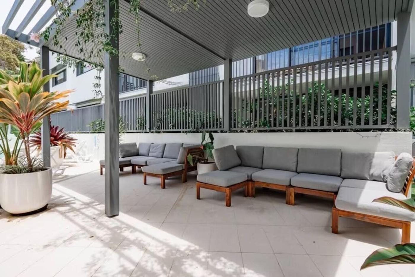 Coolum Gem With Bbq & Stunning Pool Apartment *